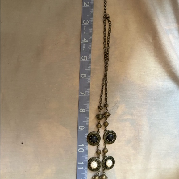 Elegant Gold and Black Pendant Necklace - Picture 5 of 5